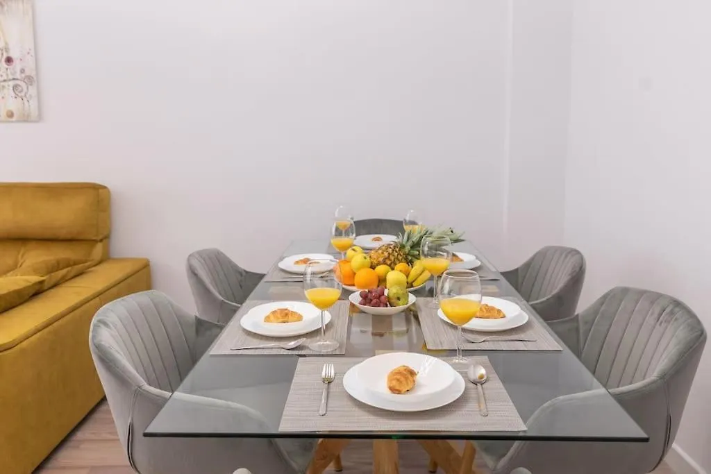 Apartment Near The City Centre + Free Parking مالقة