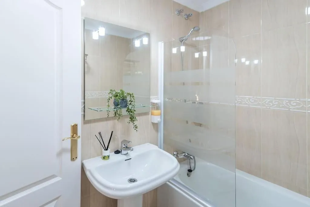 Apartment Near The City Centre + Free Parking مالقة
