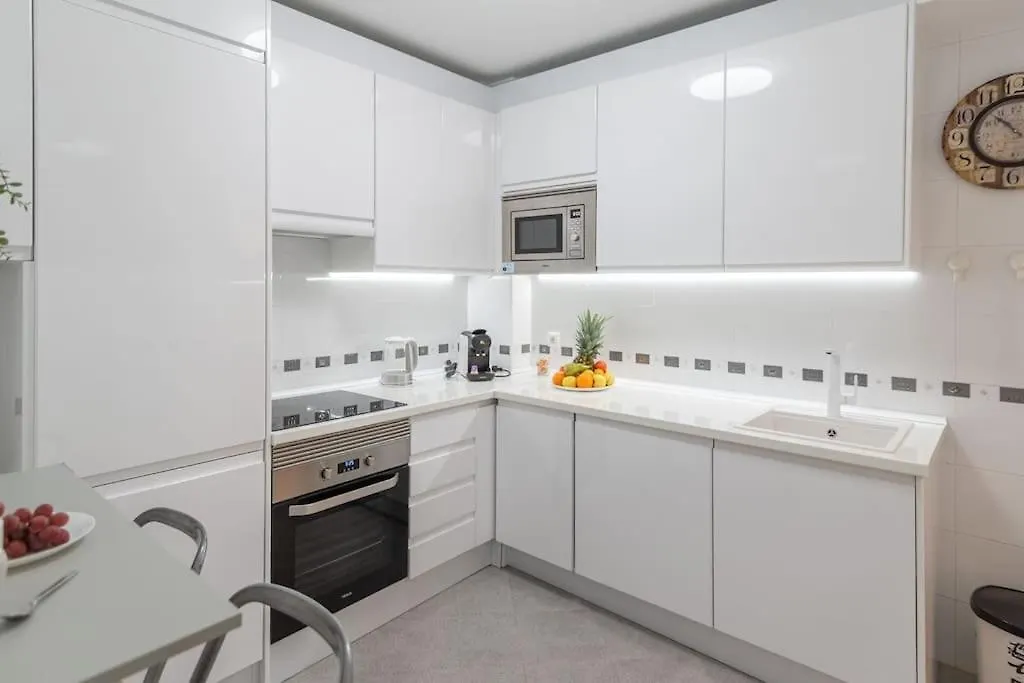 Apartment Near The City Centre + Free Parking مالقة 0*,  إسبانيا